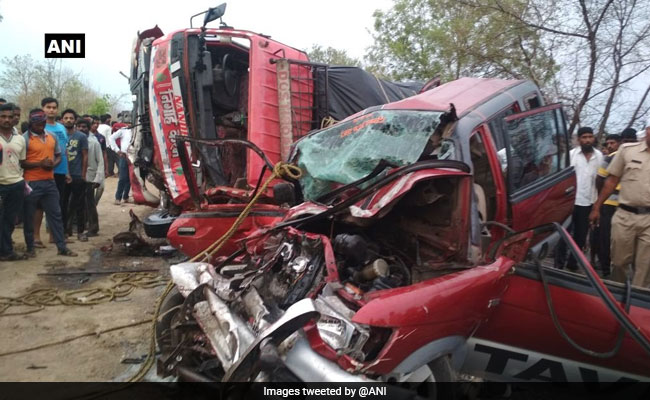 11 Dead As Car And Truck Collide In Maharashtra