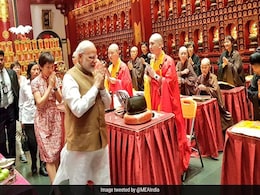 PM Modi Visits Hindu, Buddhist Temples And Mosque In Singapore PM Modi Visits Hindu, Buddhist Temples And Mosque In Singapore