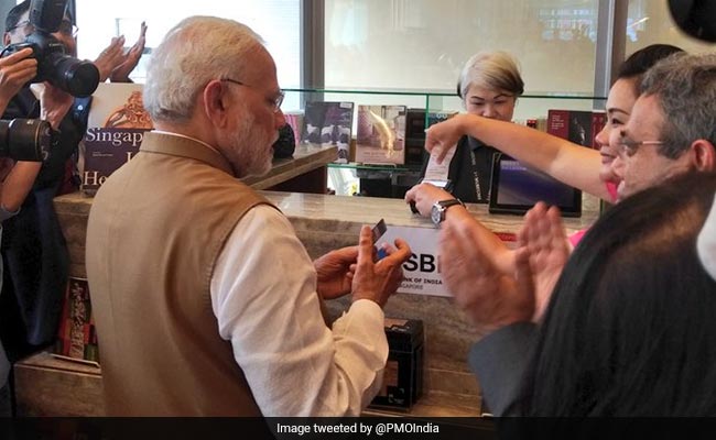 PM Modi Purchases Madhubani Painting Using A RuPay Card In Singapore