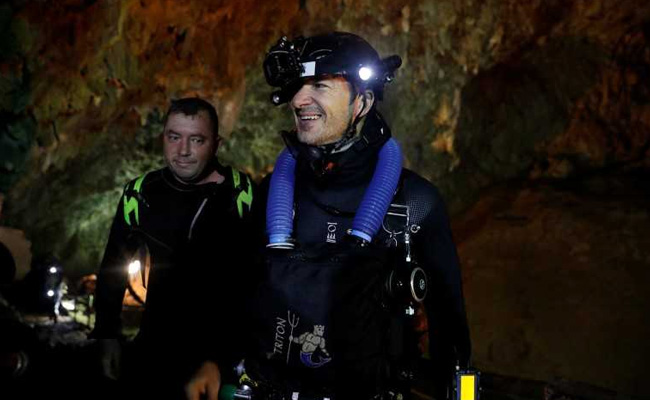 In Search For Boys Lost In Cave, Thai Navy Divers Widen Passage