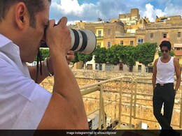 कॉमेडियन सुनील ग्रोवर को सलमान खान ने किया कैमरे में कैद, फैन्स बोले- शाहरुख खान लग रहे हो डॉक्टर गुलाटी... कॉमेडियन सुनील ग्रोवर को सलमान खान ने किया कैमरे में कैद, फैन्स बोले- शाहरुख खान लग रहे हो डॉक्टर गुलाटी...