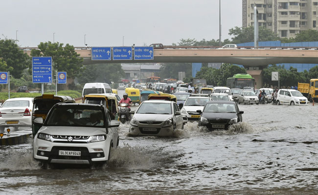 Heavy Rain During Evening Rush Hour In Delhi, Dip In Temperature