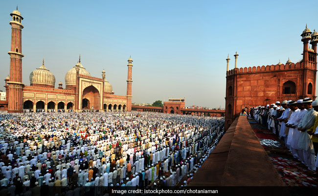 Bakrid 2018 :  देश की इकलौती जगह, जहां शिया-सुन्नी ने साथ अदा की ईद की नमाज