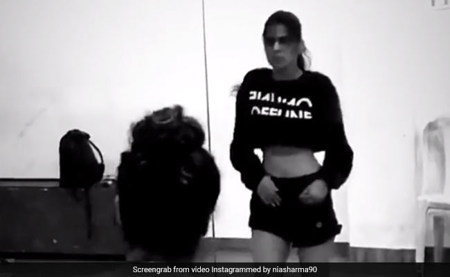 Video: निया शर्मा ने विदेशी धुन पर मटकाई कमर, फैन्स ने दिया ऐसा रिएक्शन...