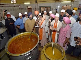 On Delhi Gurudwara Visit, Nikki Haley Made Roti For <i>Langar</i> On Delhi Gurudwara Visit, Nikki Haley Made Roti For <i>Langar</i>