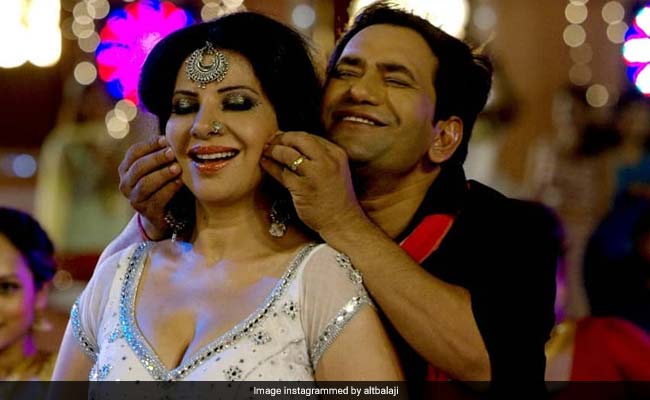 निरहुआ के साथ ठुमके लगाएंगी संभावना सेठ, 'हीरो वर्दीवाला' में दिखेगी हॉट केमिस्ट्री