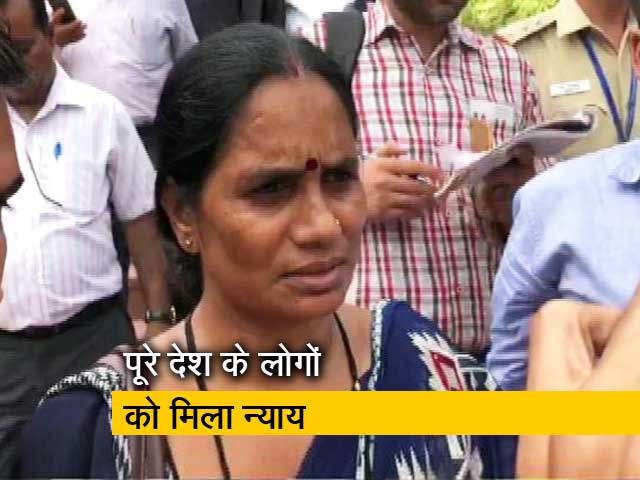 निर्भया की मां ने कहा- पूरे देश के लोगों को मिला न्याय