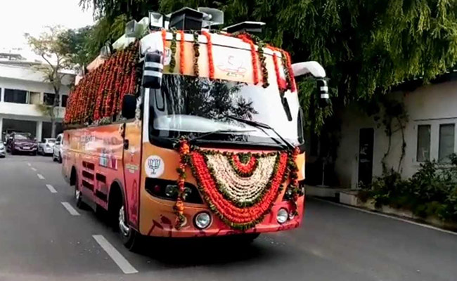 राजस्थान : अमित शाह ने सीएम वसुंधरा राजे के चुनावी रथ को किया रवाना