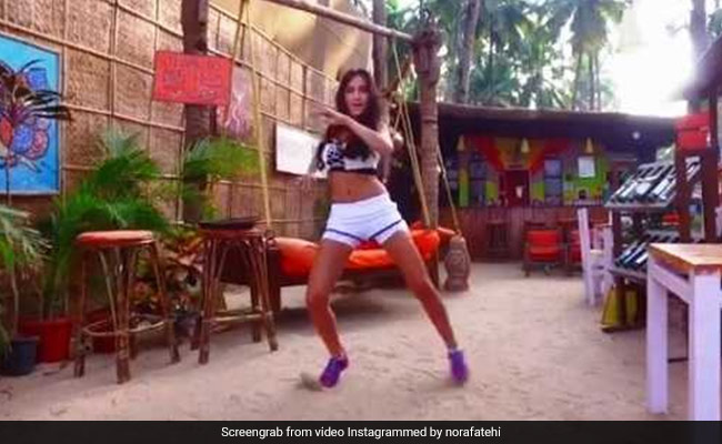 गोवा के हसीन नजारों के बीच बाहुबली की इस एक्ट्रेस ने किया Belly Dance, वीडियो हुआ वायरल