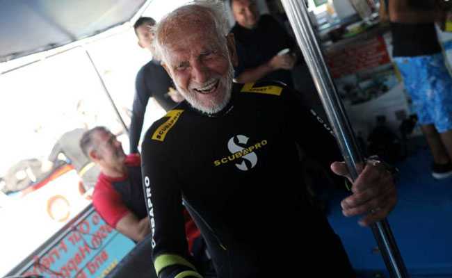 At 95, War Veteran Breaks Own Record, Scuba-Dives For 44 Minutes