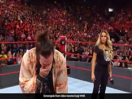 WWE Raw: इस महिला से कांपते हैं अच्छे-अच्छे पहलवान, ऐसे मुक्का मारकर की वापसी WWE Raw: इस महिला से कांपते हैं अच्छे-अच्छे पहलवान, ऐसे मुक्का मारकर की वापसी