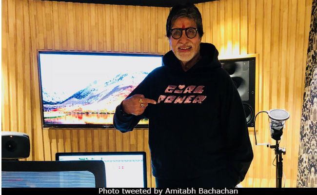 Amitabh Bachchan Is Thrilled With Hoodie From Daughter Shweta's New Label
