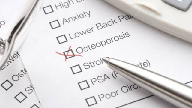 Foods rich in calcium and Vitamin D can help in dealing with osteoporosis