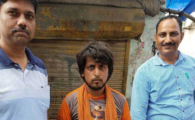 दिल्ली में कार को चकनाचूर करने वाला एक कांवड़िया गिरफ्तार, चोरी के मामले में भी आरोपी
