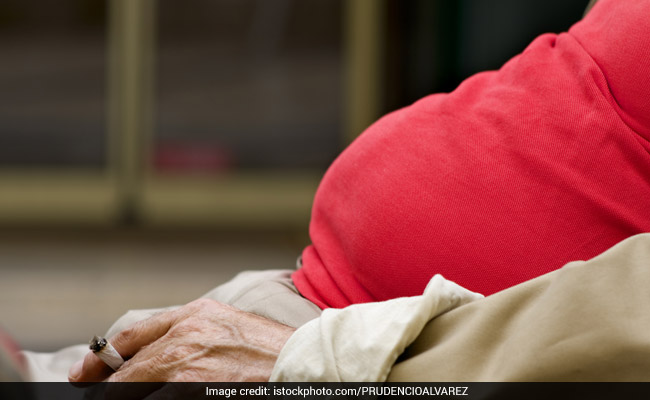 Obese People Are More Likely To Indulge In Smoking; 4 Natural Ways To Kick The Butt