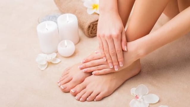 Cracked heels can be controlled effectively with optimum moisturisation