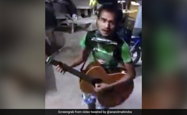 From Anand Mahindra's #WhatsAppWonderBox - Meet The One-Man Band