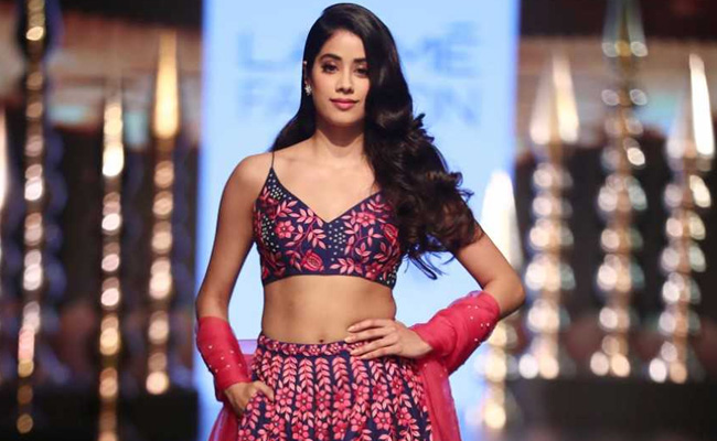 Lakme Fashion Week Day 3: Janhvi Kapoor Makes Her Showstopper Debut