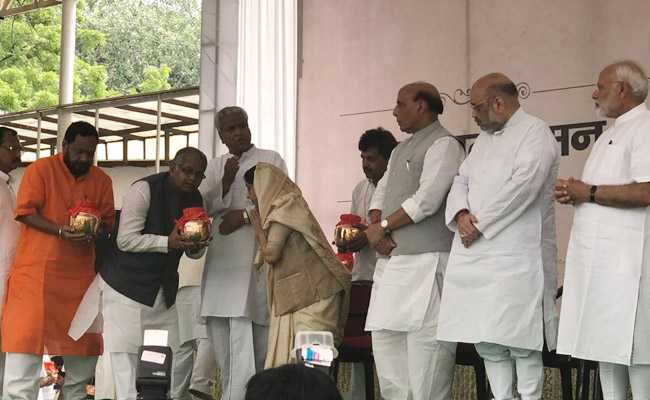 राजद ने भाजपा नेताओं से पूछा-अटलजी की याद में मुंडन कब कराएंगे ?