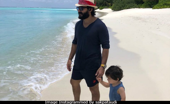 Kareena Kapoor, Saif Ali Khan And Taimur Feature <I>Beach Beach Mein</I> In Soha-Kunal's Maldives Vacation Updates