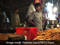 This 24x7 Pakora Stall Outside Bangla Sahib Gurudwara Is Perfect For Late Night Cravings