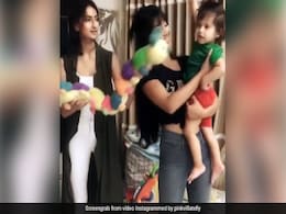 श्वेता तिवारी के बच्चों के साथ इस एक्ट्रेस का वीडियो वायरल, दारू बदनाम.. पर लगाए ठुमके श्वेता तिवारी के बच्चों के साथ इस एक्ट्रेस का वीडियो वायरल, दारू बदनाम.. पर लगाए ठुमके