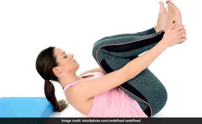 Pawanmuktasana Benefits: कब्ज, गैस और अपच जैसी समस्याओं के लिए बेहद फायदेमंद है पवनमुक्तासन