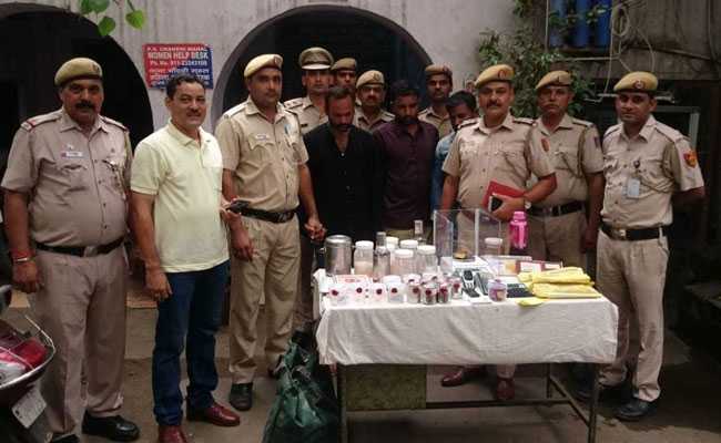 नकली डॉक्टर; नकली दवा और नकली इलाज भी, तीन गिरफ्तार