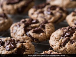 Gooey, Warm And Delicious: This Is Subway's Classic Chocolate Chip Cookie Recipe