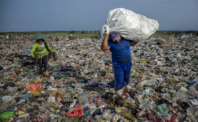 "Deluge Of Waste": US "World's Biggest Plastic Polluter", Report Finds