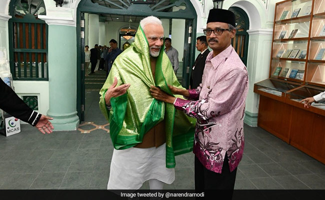 "International Appeasement": Akhilesh Yadav On PM's Tour During Ramzan
