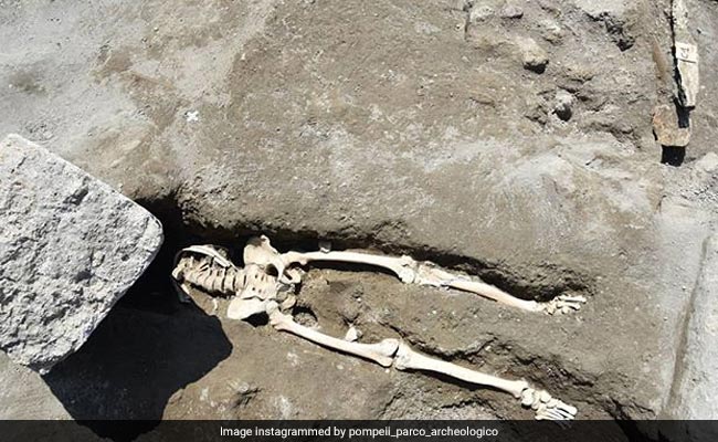 A Stone Crushed A Man Fleeing A Volcano. Archaeologists Just Found His 2,000-Year-Old Remains.