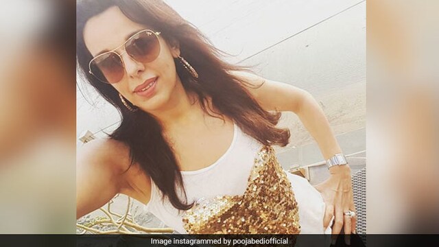 To begin with, Pooja Bedi does not believe in fad diets and deprivations