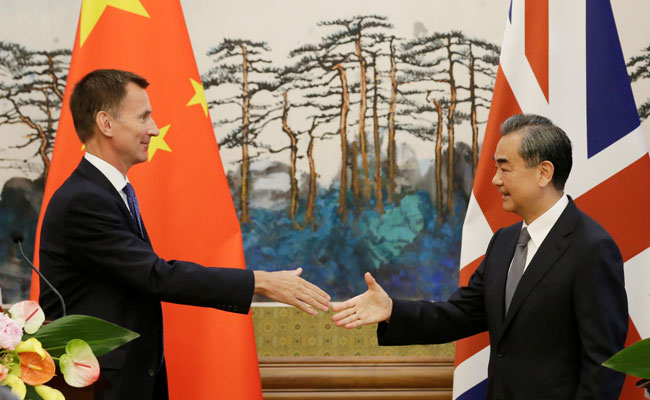 China Tempts Britain With Free Trade, Says Door To US Talks Open