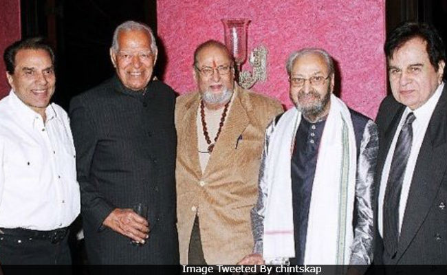 When Rishi Kapoor 'Wanted To Gatecrash' Pran's Birthday Party. Here's The Story