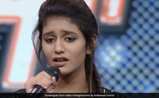 Priya Prakash Varrier के एक्सप्रेशन्स के बाद उनकी आवाज भी कर देगी घायल, देखें Video