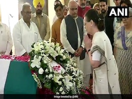 सोनिया गांधी ने अटल बिहारी वाजपेयी को दी श्रद्धांजलि, कहा- जीवन भर लोकतांत्रिक मूल्यों के लिए खड़े रहे सोनिया गांधी ने अटल बिहारी वाजपेयी को दी श्रद्धांजलि, कहा- जीवन भर लोकतांत्रिक मूल्यों के लिए खड़े रहे