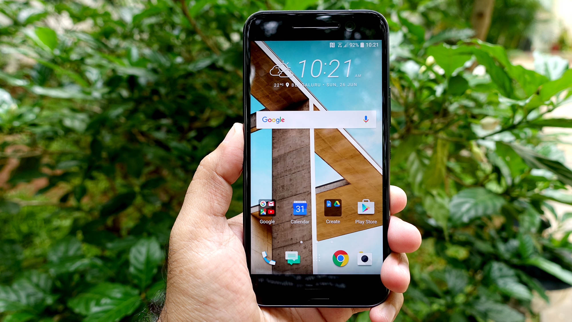 The 5.2-inch 2K display on HTC 10. (Photo: <b>The Quint</b>/@2shar)