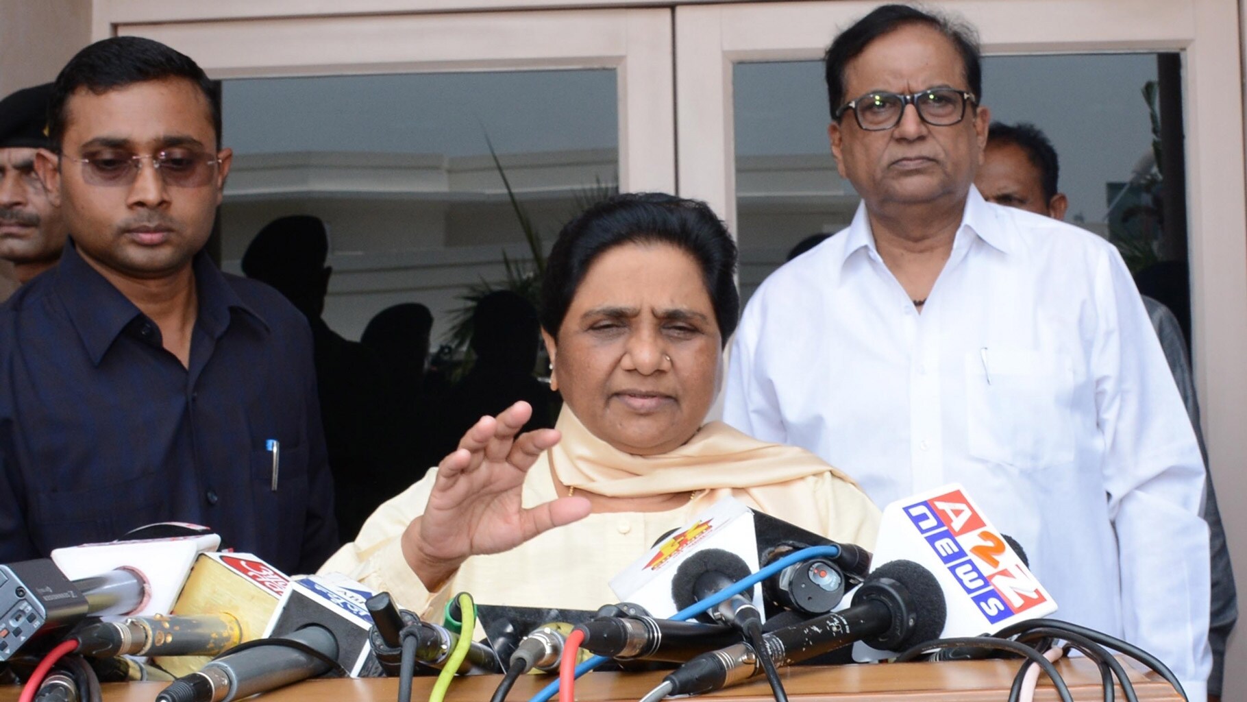 Rumours are doing the rounds that Congress is trying to strike a pre-poll alliance with BSP ahead of 2017 assembly elections. (Photo: IANS)