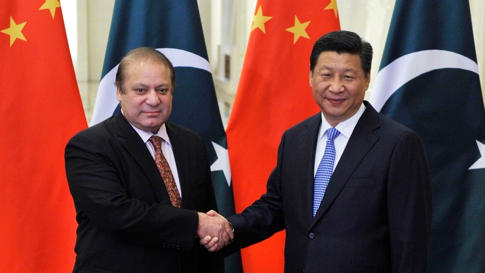 Pakistan's Prime Minister Nawaz Sharif (left) shakes hands with China's President Xi Jinping. (Photo: Reuters)