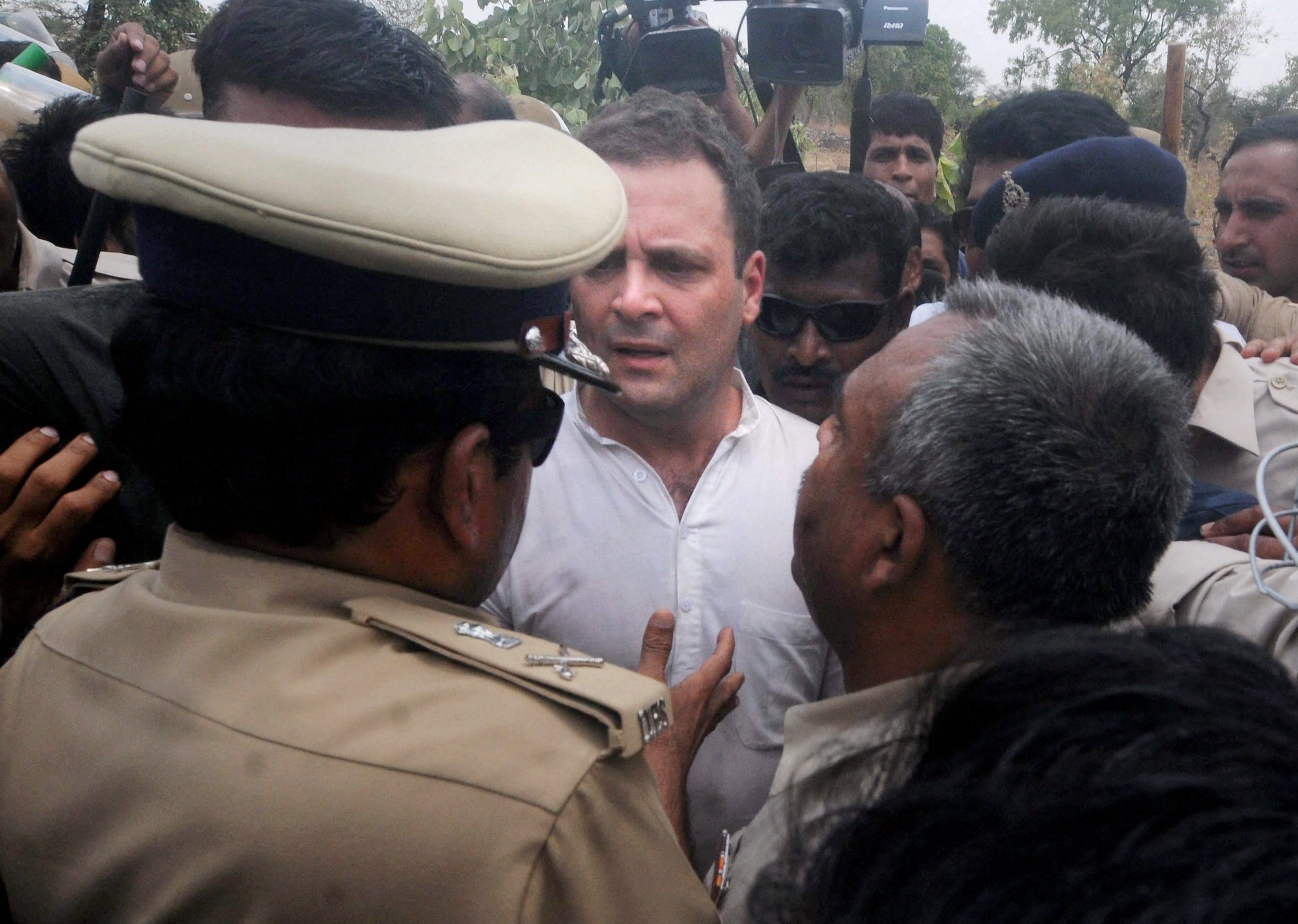 Congress Vice President Rahul Gandhi in an argument with the police on his arrival at Naya Gaon on his way to Mandsaur from Neemuch to meet the family members of the farmers killed in the recent police firing, on Thursday. (Source: PTI)