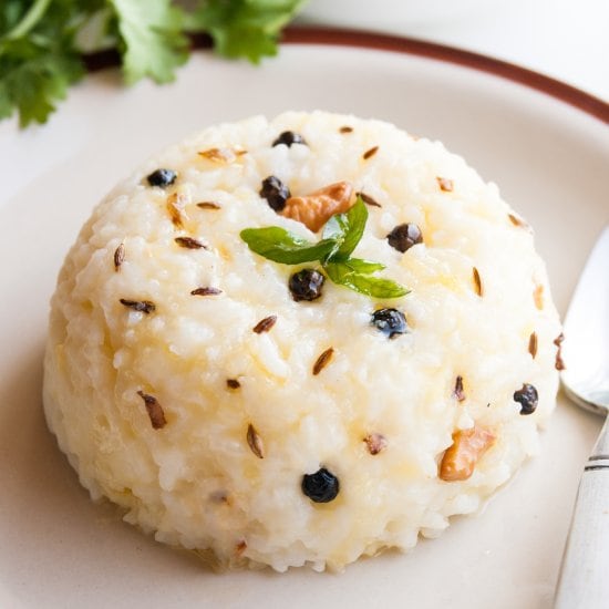 The Kara Pongal or Ven Pongal is the popular khichdi of Tamil Nadu.
