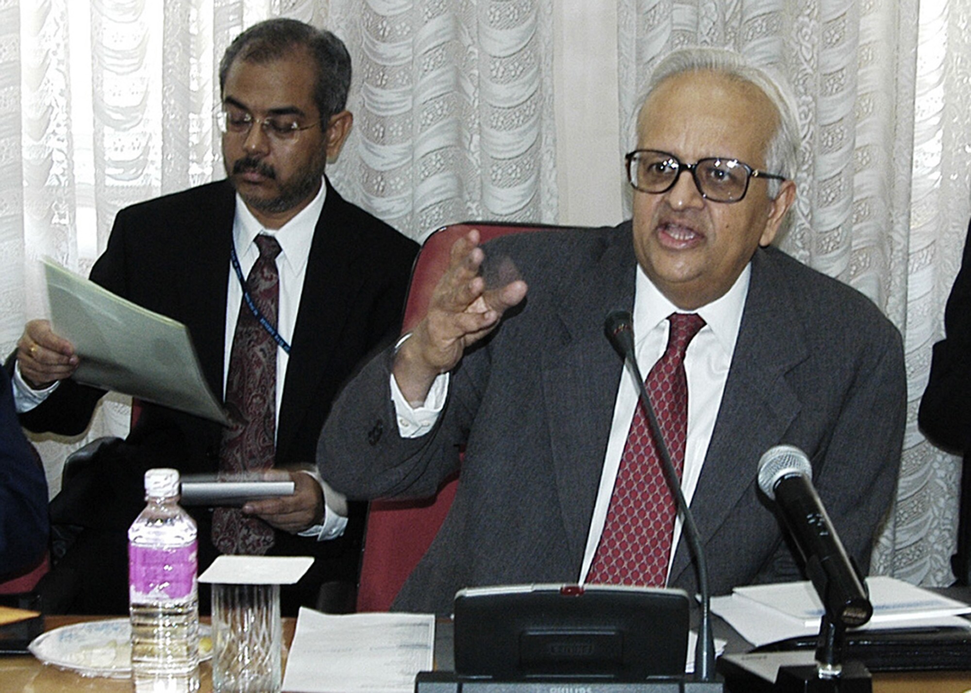 Bimal Jalan, then-Governor of the Reserve Bank of India, speaks at a bankers' meeting at the Reserve Bank in Mumbai on April 29, 2003. (Photographer: Santosh Verma/Bloomberg News)