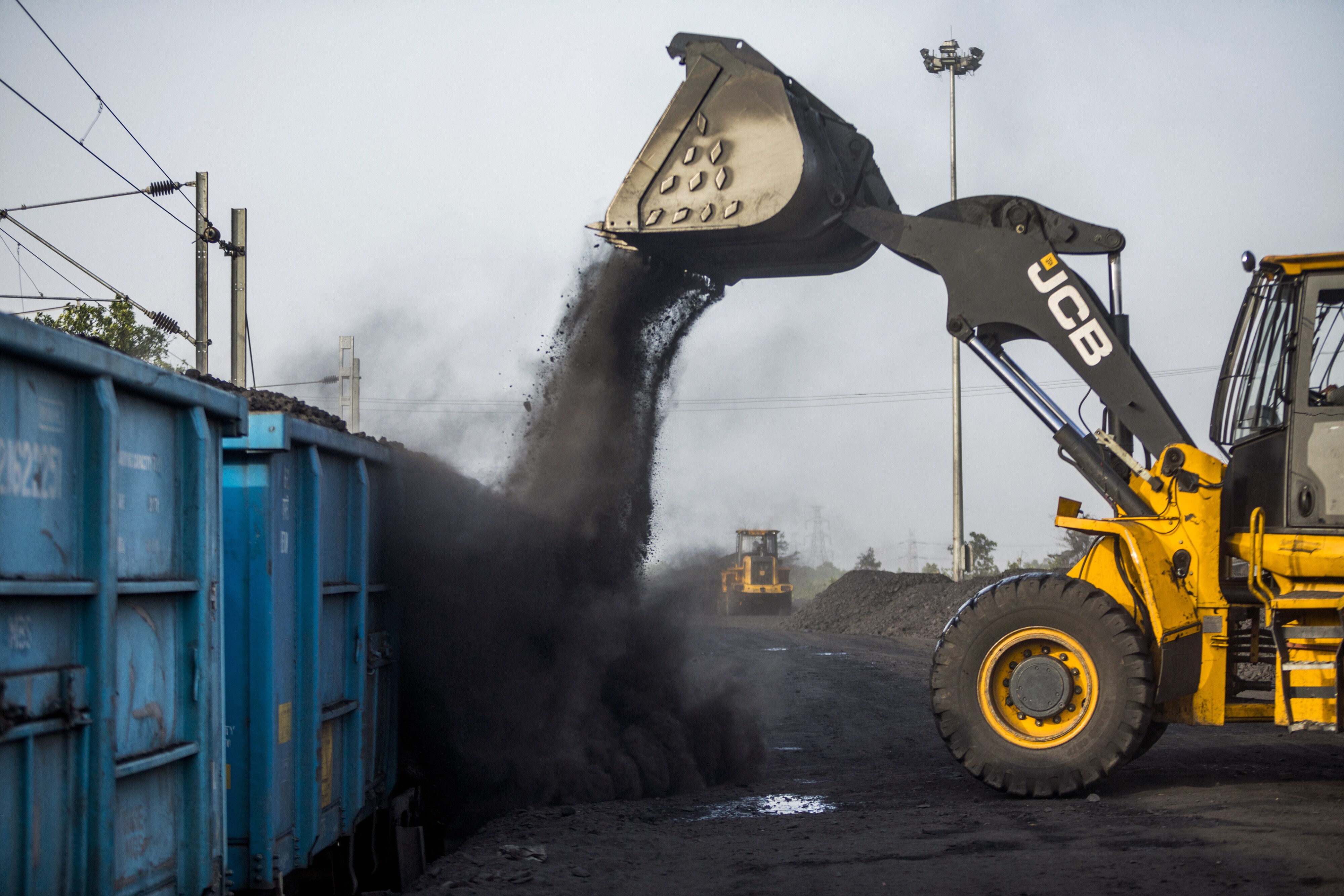 Coal being loaded on to a frieght wagon spills out, in Chandwa, Jharkhand. (Photographer: Prashanth Vishwanathan/Bloomberg)
