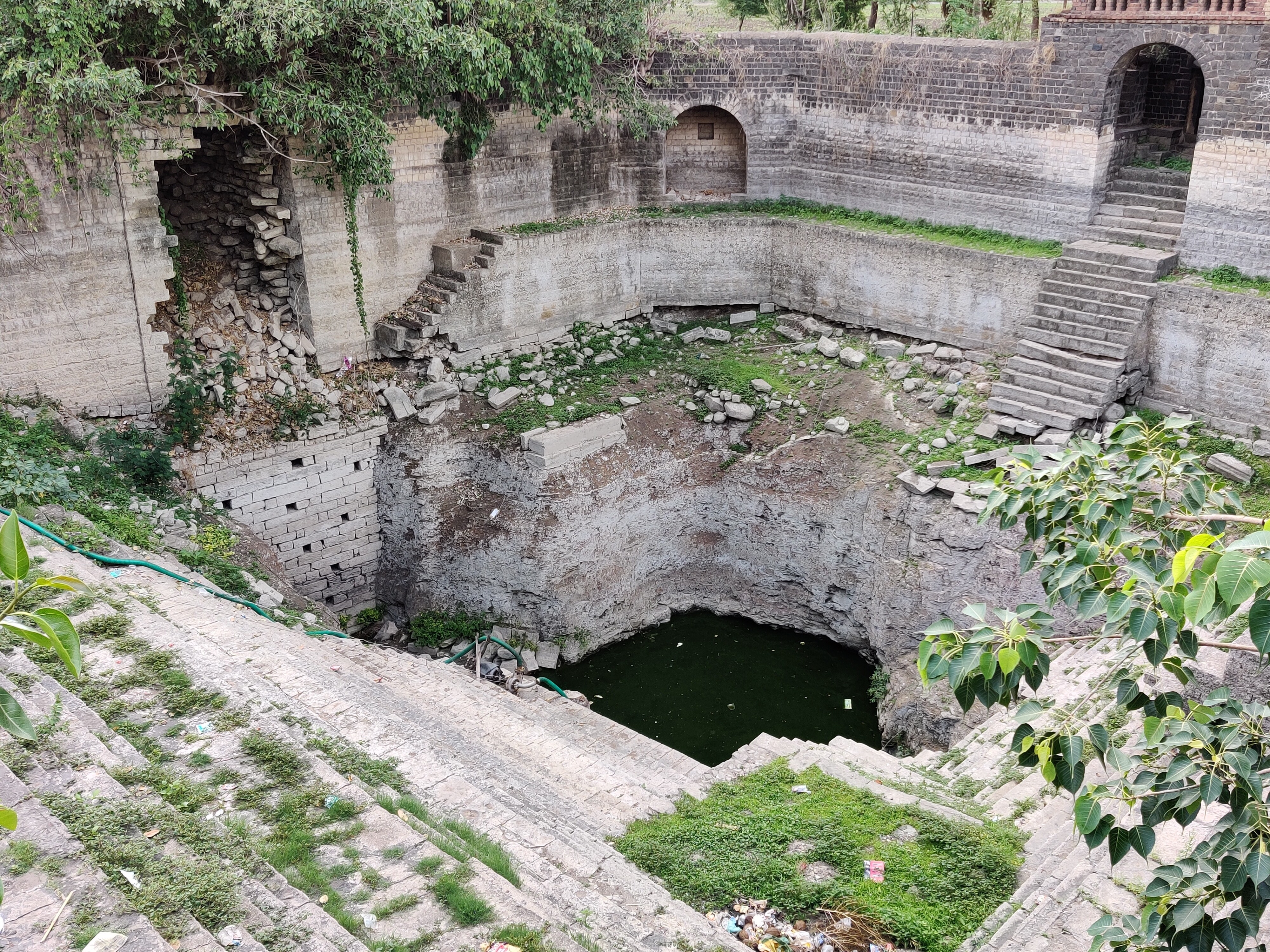 Picture of a poorly maintained well in the city. Picture Credit: Parth MN