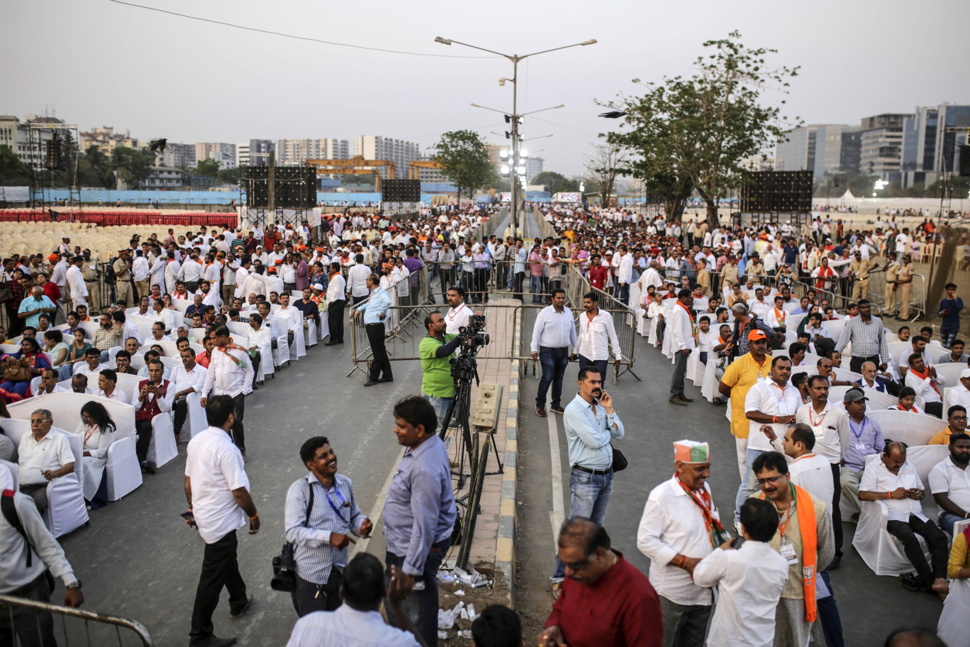 Attendees gather during a political rally in Mumbai, on April 26, 2019. (Photographer: Dhiraj Singh/Bloomberg)