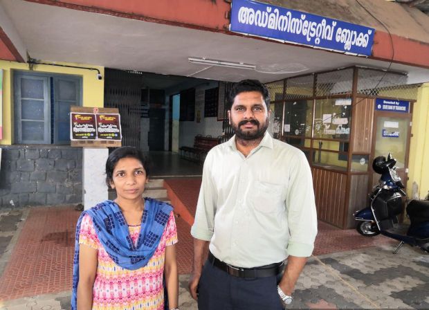 Doctors Nazlin Salam and Asish Mohankumar at the Pathanamthitta General Hospital. (Photography: Shreehari Paliath/IndiaSpend)