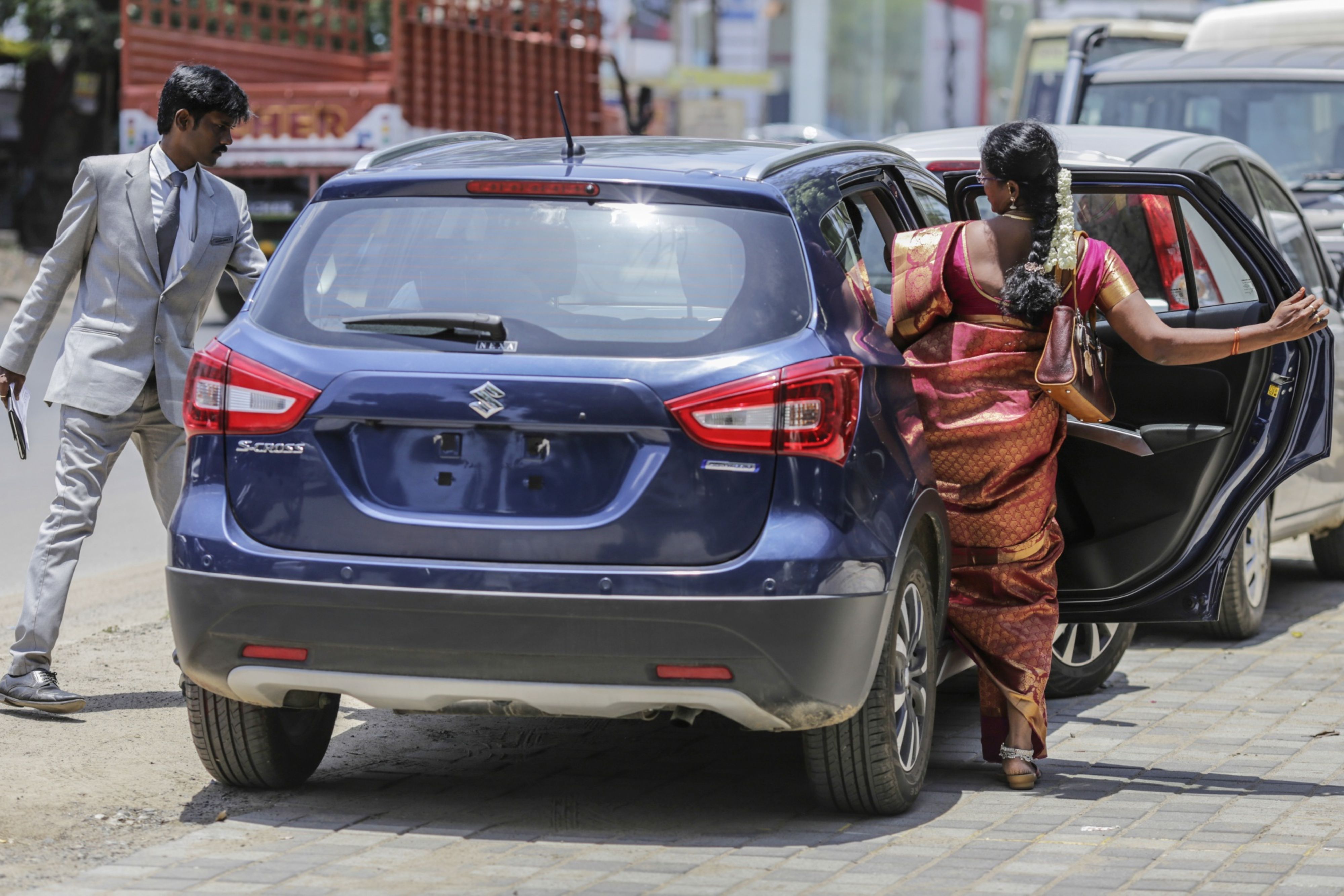 A customer, right, enters a Maruti Suzuki India Ltd. S-Cross car for a test drive outside the company's showroom in the Ambattur district of Chennai, India.( Photo: Dhiraj Singh/Bloomberg)