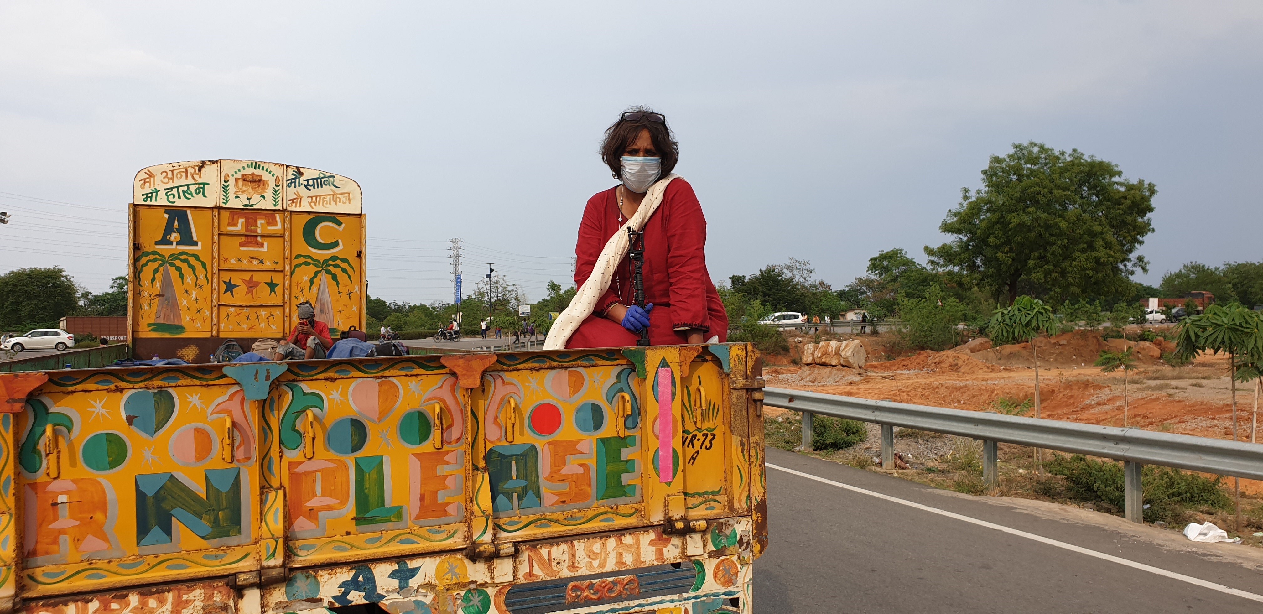 Barkha Dutt reporting on migrant workers whose livelihoods were disrupted by the nationwide lockdown in India. (Photograph courtesy: Barkha Dutt)