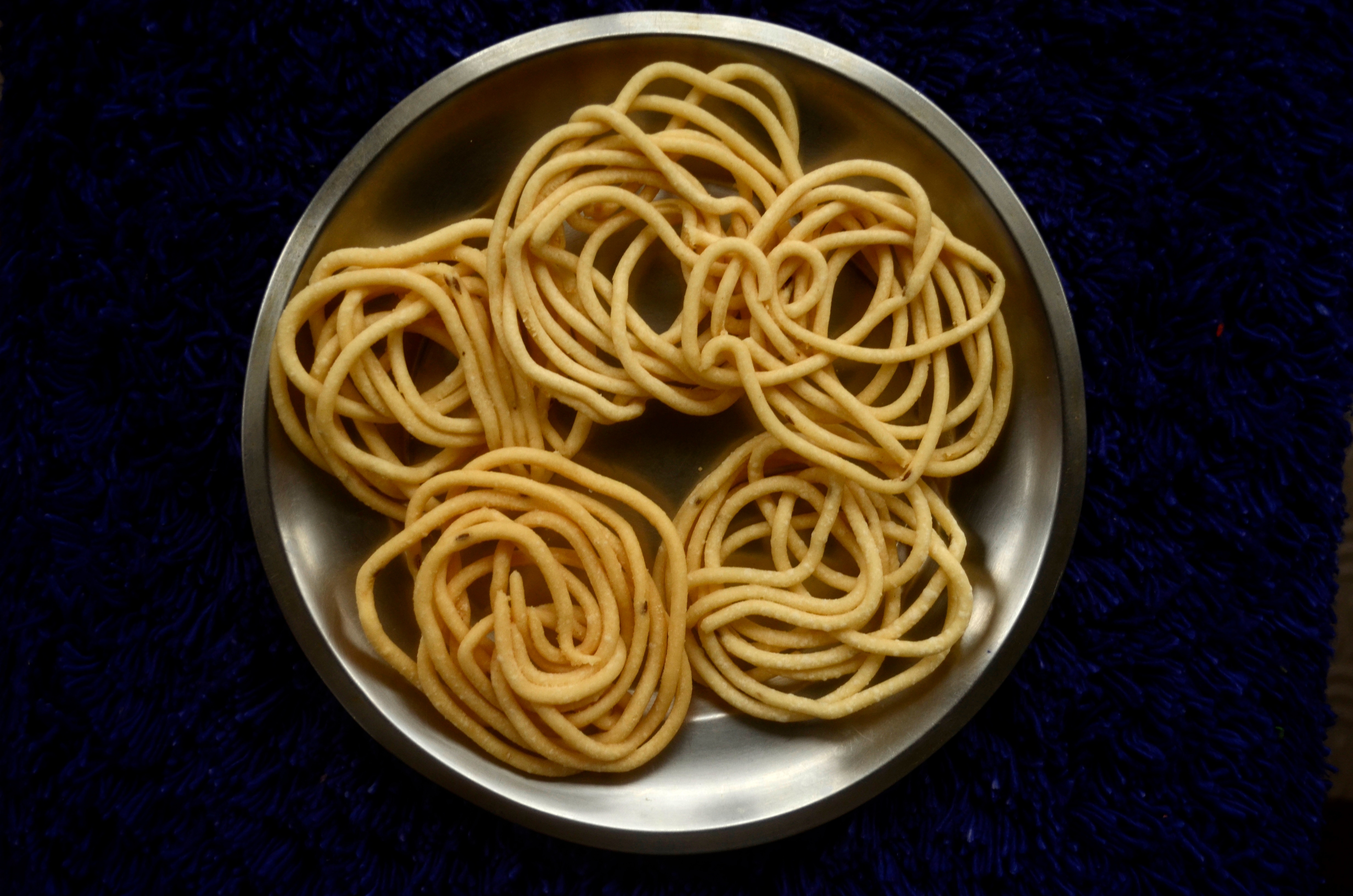 Murukku, a popular savoury snack from South India. (Source: Wikimedia Commons)